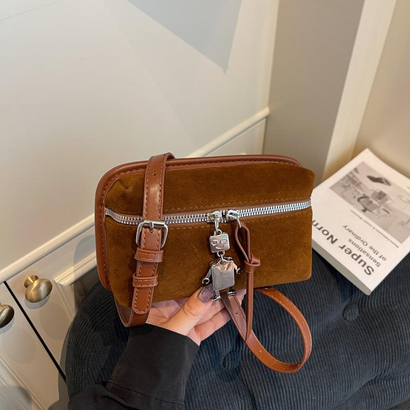 Retro Niche Suede Bag Women's 2025 New Autumn and Winter Versatile Messenger Bag Fashionable Mini Super Fire Mobile Phone Bag