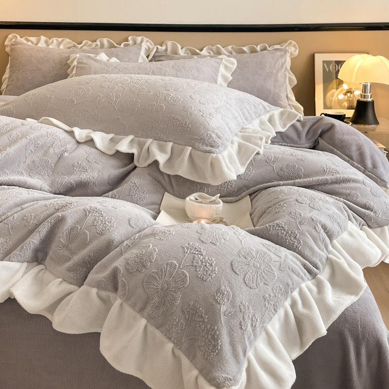 Ins-Stil im koreanischen Stil geschnitztes vierteiliges Bett aus Milchsamt, verdicktes warmes Korallensamt-Winterbettbezugblatt