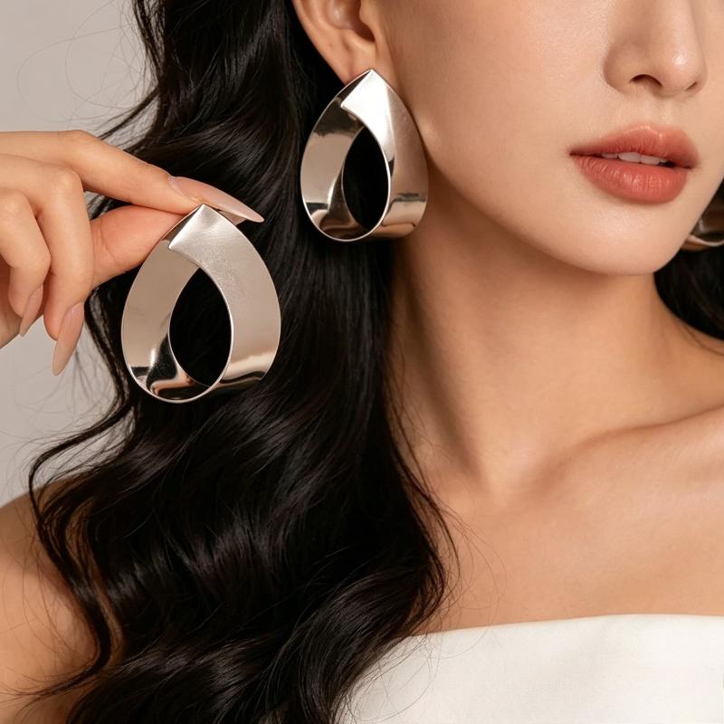 1 Pair of Design Metal Japanese and Korean Simple Atmosphere High-end Flake Geometric Women's Earrings Suitable for Daily Life