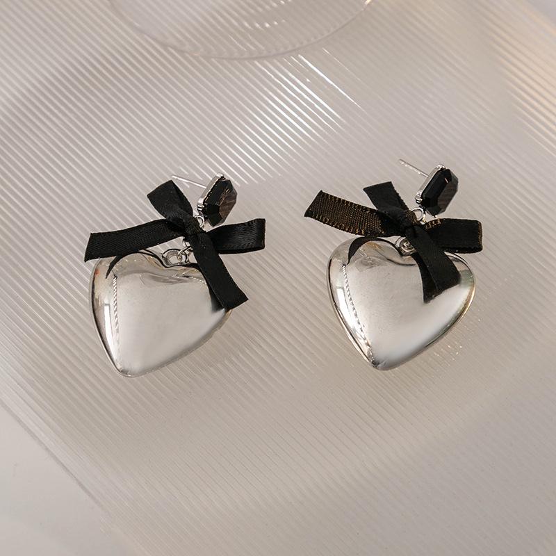 Silver Needle Herz & Schwarze Schleife Hängeohrringe - High-End und Exquisites Nischendesign.