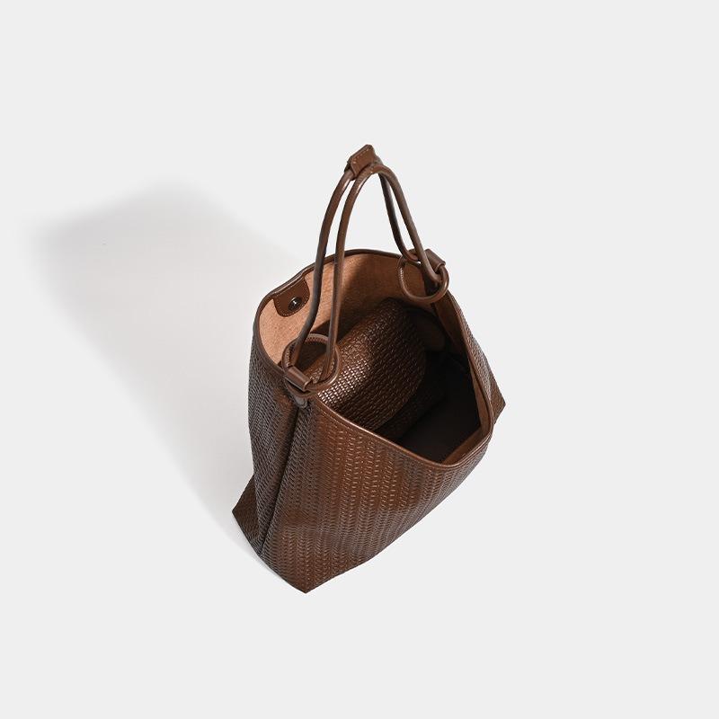 Woven tote bag women, new commuting to work large-capacity shoulder bag, foreign style simple armpit bag tide