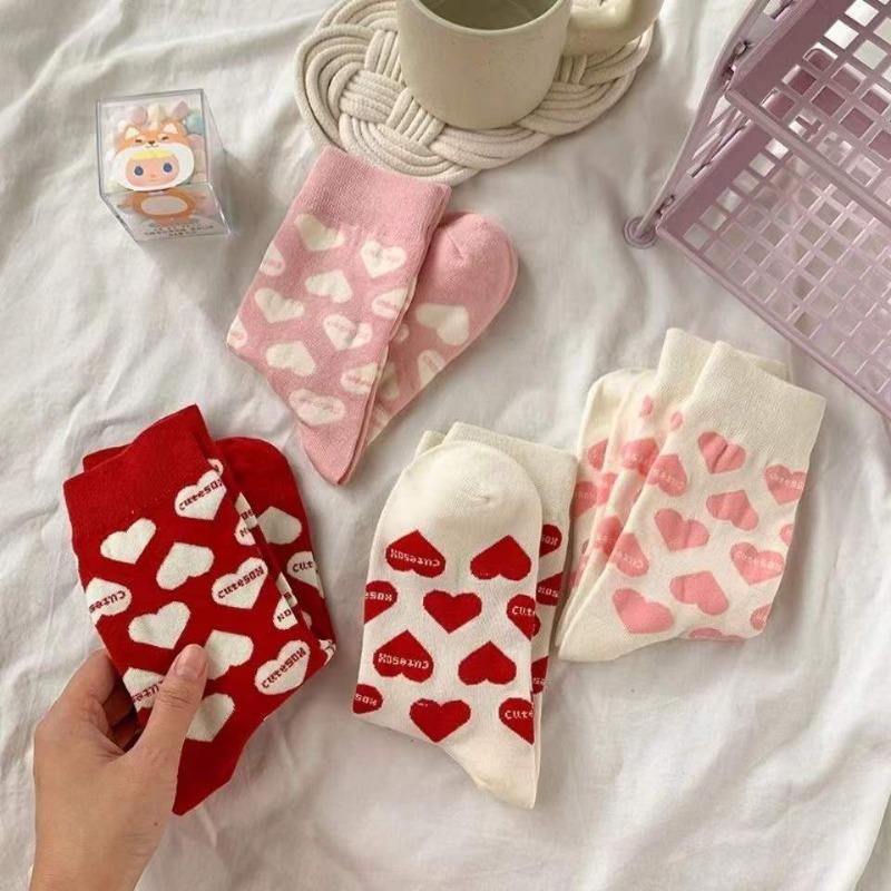 Herzförmige Buchstaben Mid-Calf-Socken für Damen, Frühling und Herbst, College-Stil, Süße und trendige Sportsocken für Mädchen
