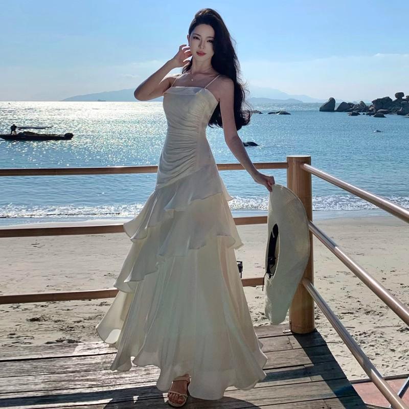 Niche light luxury suspender dress for women's new seaside vacation ruffle leaf edge temperament high-end fishtail dress