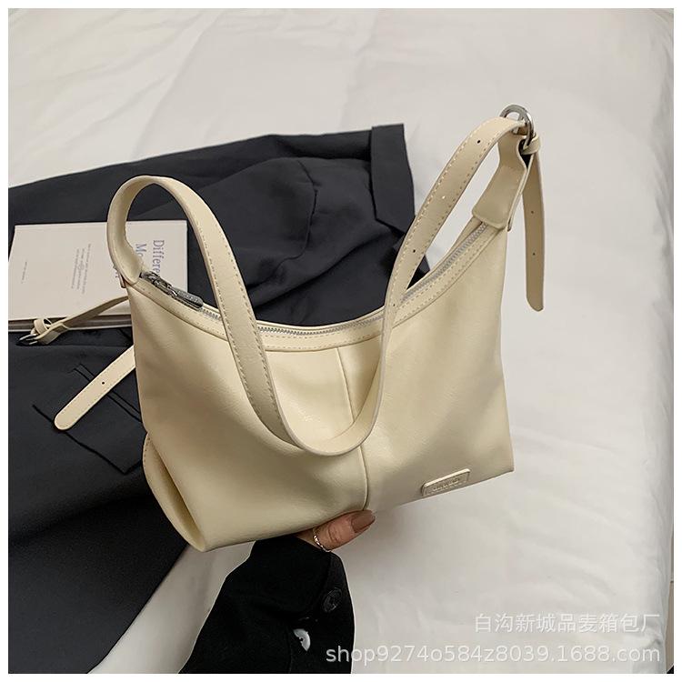 

Retro premium texture large-capacity bag women s 2025 new spring versatile commuter tote bag shoulder messenger bag
