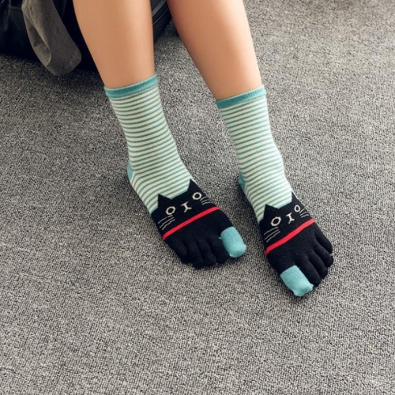 Ladies Autumn and Winter Horizontal Striped Cat Cotton Five Finger Socks