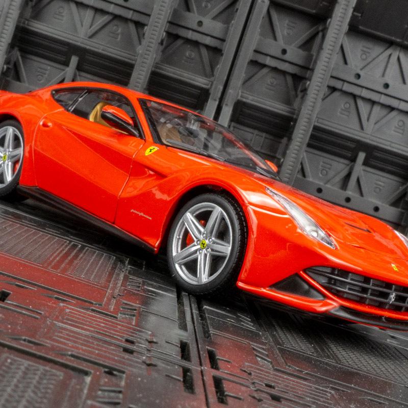 

Ббураго 1:18 Модель автомобиля из сплава Ferrari F12 Berlinetta, Большой размер
