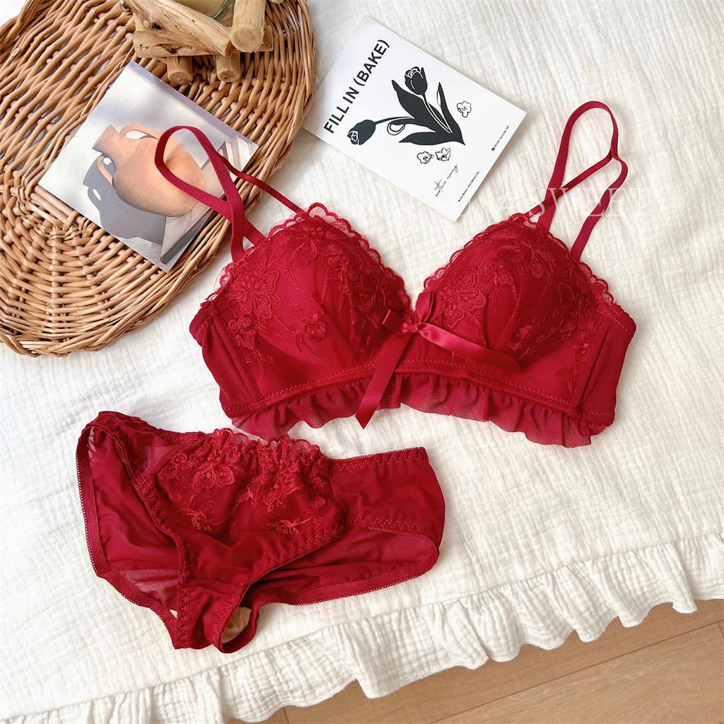 The new Japanese girls' underwear women's small breasts gather sexy lace pure desire without steel ring to close the breast top support bra cover