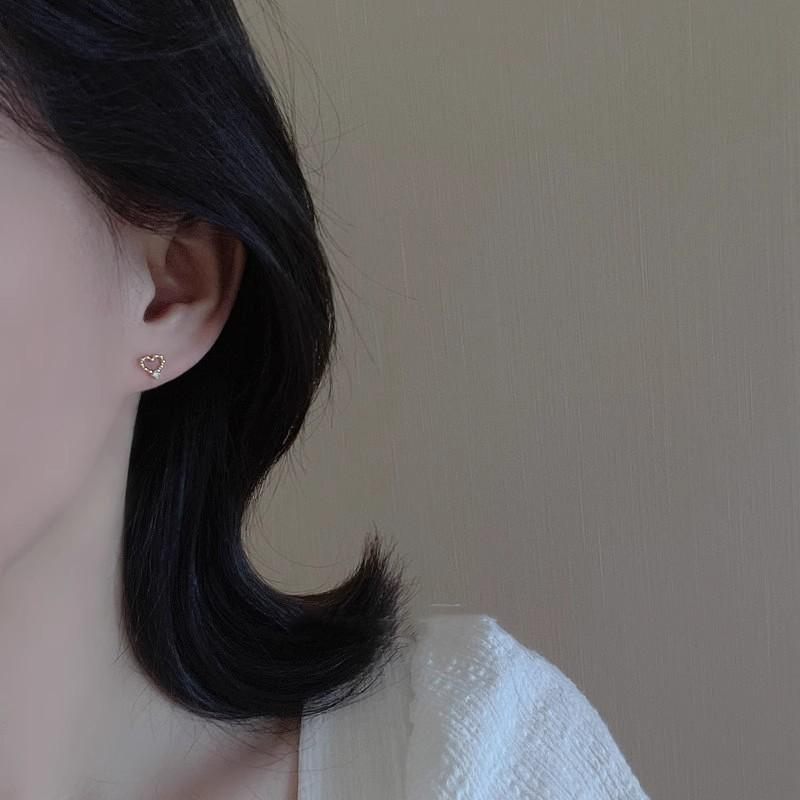 Mini Heart Earrings for Girls - Exquisite Japanese Korean Style with Small Diamond Accent