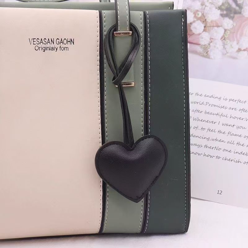 Colgante en forma de corazón de cuero PU