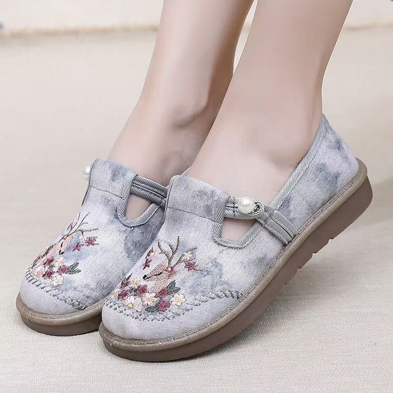 Ethnic style embroidered shoes Spring cloth shoes Hanfu shoes Mom casual shoes Children are breathable and comfortable
