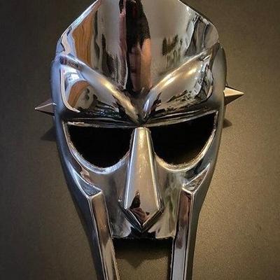 מסכת MF DOOM נבל מטורף שריון פנים פלדה מימי הביניים מסכה מחושלת ביד מחווה ל-MF Doom