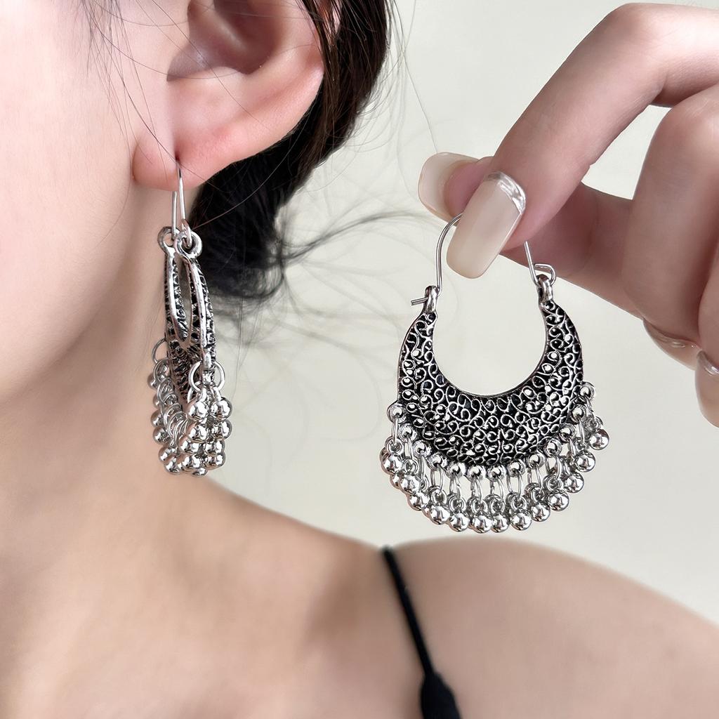 Ethnic Style Retro Temperament High-End Stud Earrings Silver Round Beads Beaded Fringed Earrings Women'S Crescent Light Luxury Earrings