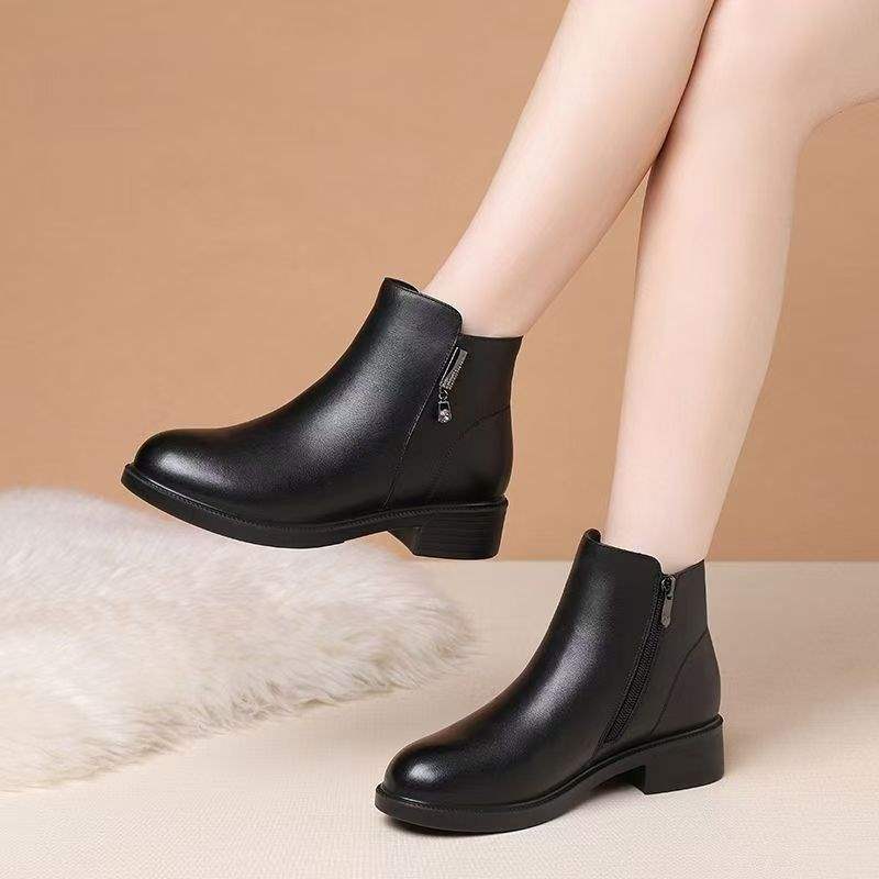 

Winter new mother cotton shoes velvet warm non-slip women s short boots middle-aged and elderly flat-bottomed real soft leather women s shoes 41