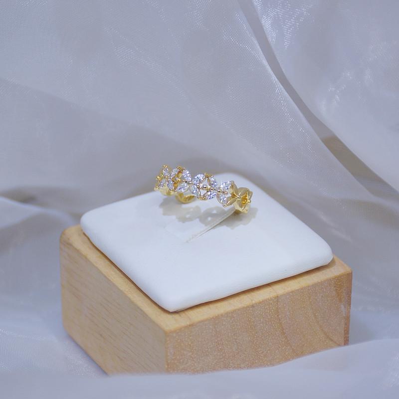 

Изысканное регулируемое кольцо с микро-инкрустацией цирконием в форме звезды для женщин