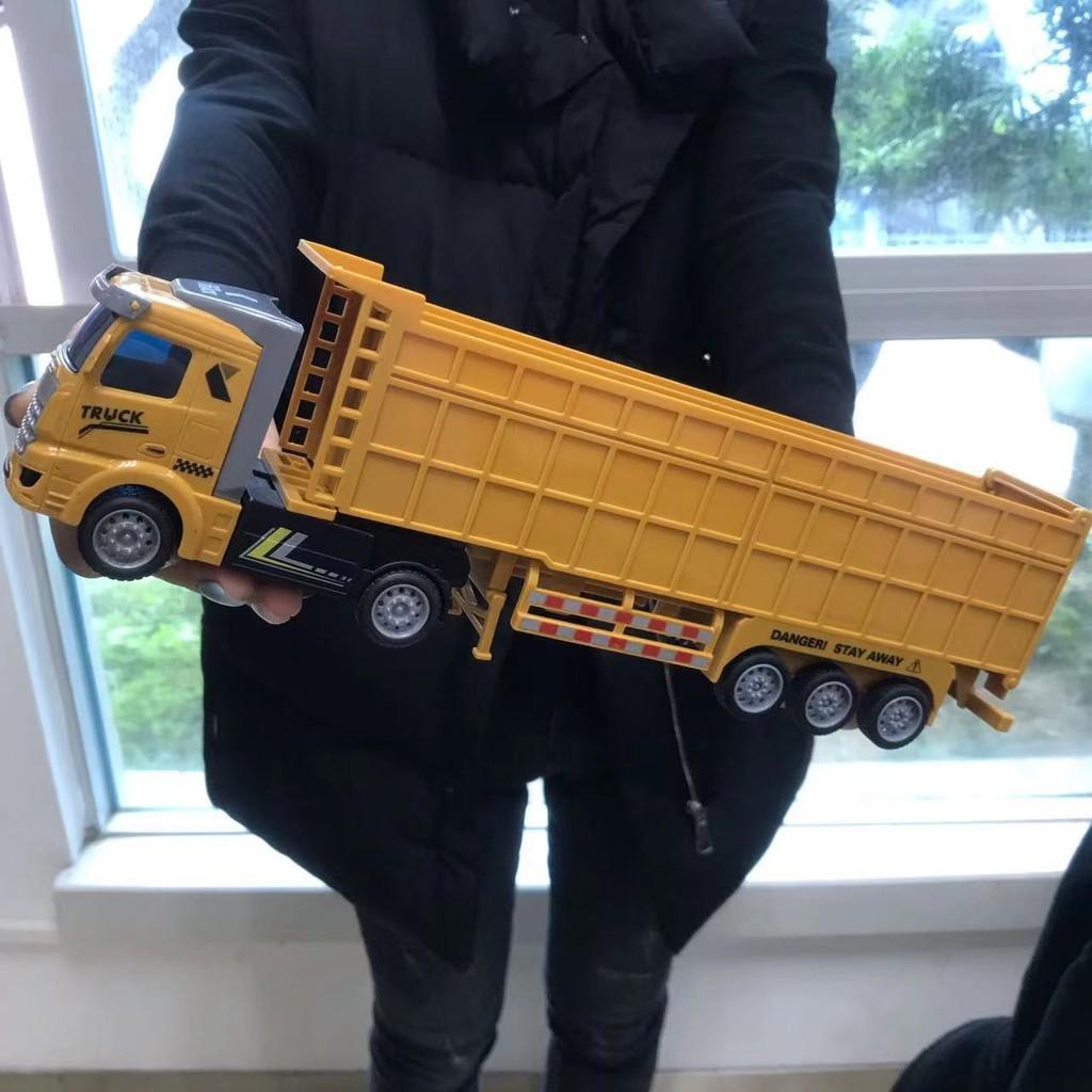 Großer Robuster Lastwagen mit ABS-Aufbau und Rückziehmotor für Kinder