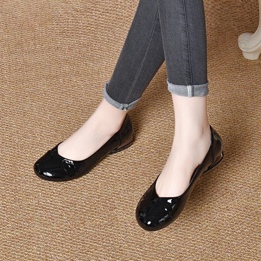 Round head shallow mouth single shoes women's spring new cow patent leather low heel simple temperament flat shoes ladle shoes