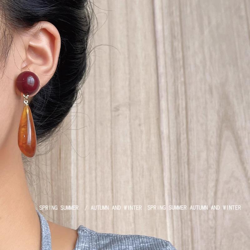 French Design Retro Amber Teardrop Clip-on Earrings for Women - Simple, Sophisticated Hong Kong Style