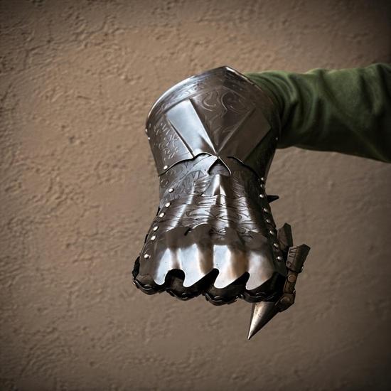 Handmade Etched Fantasy Gauntlets, Medieval Gothic Steel Armor Gloves, LARP Cosplay Pair