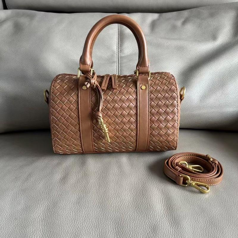 2024 Business Commuter All-matching Diamond-grid Cowhide Knitted Cross-shoulder Pillow-carrying Handbag