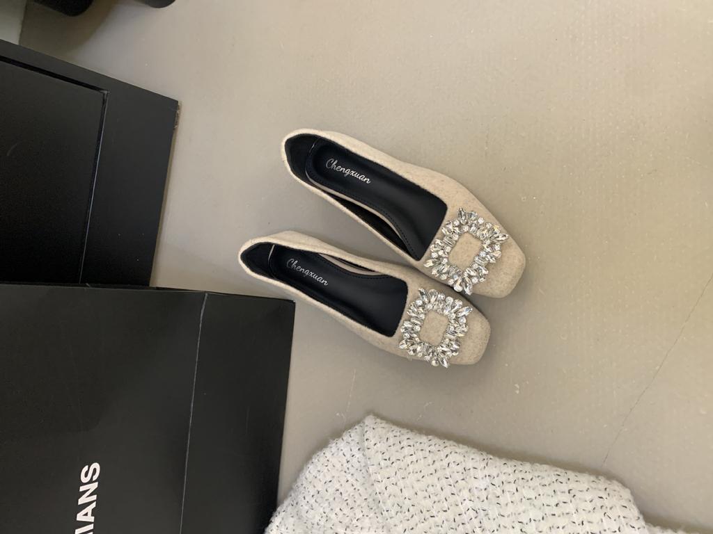 2025 Autumn and Winter New Round Head Button Shallow Mouth Soft Bottom Foot Cover Versatile OL Commuter Inner Slope Heel Women's Single Shoes