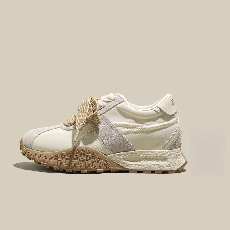 Маленькие толстоподошвенные внутренне увеличивающие рост морально-тренировочные туфли для женщин, весенняя новинка 2025, модные универсальные туфли в стиле Форреста Гампа, повседневная спортивная обувь 35