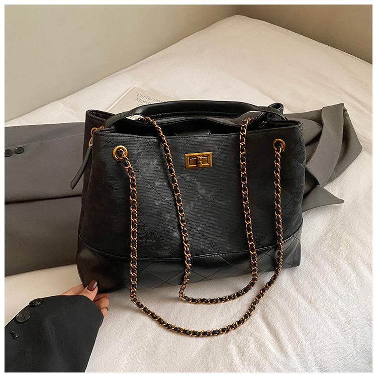 2025 New Diamond Checkered Chain Tote Bag Women's Fashion Versatile Light Luxury Crossbody Bag Large Capacity Commuter Shoulder Bag