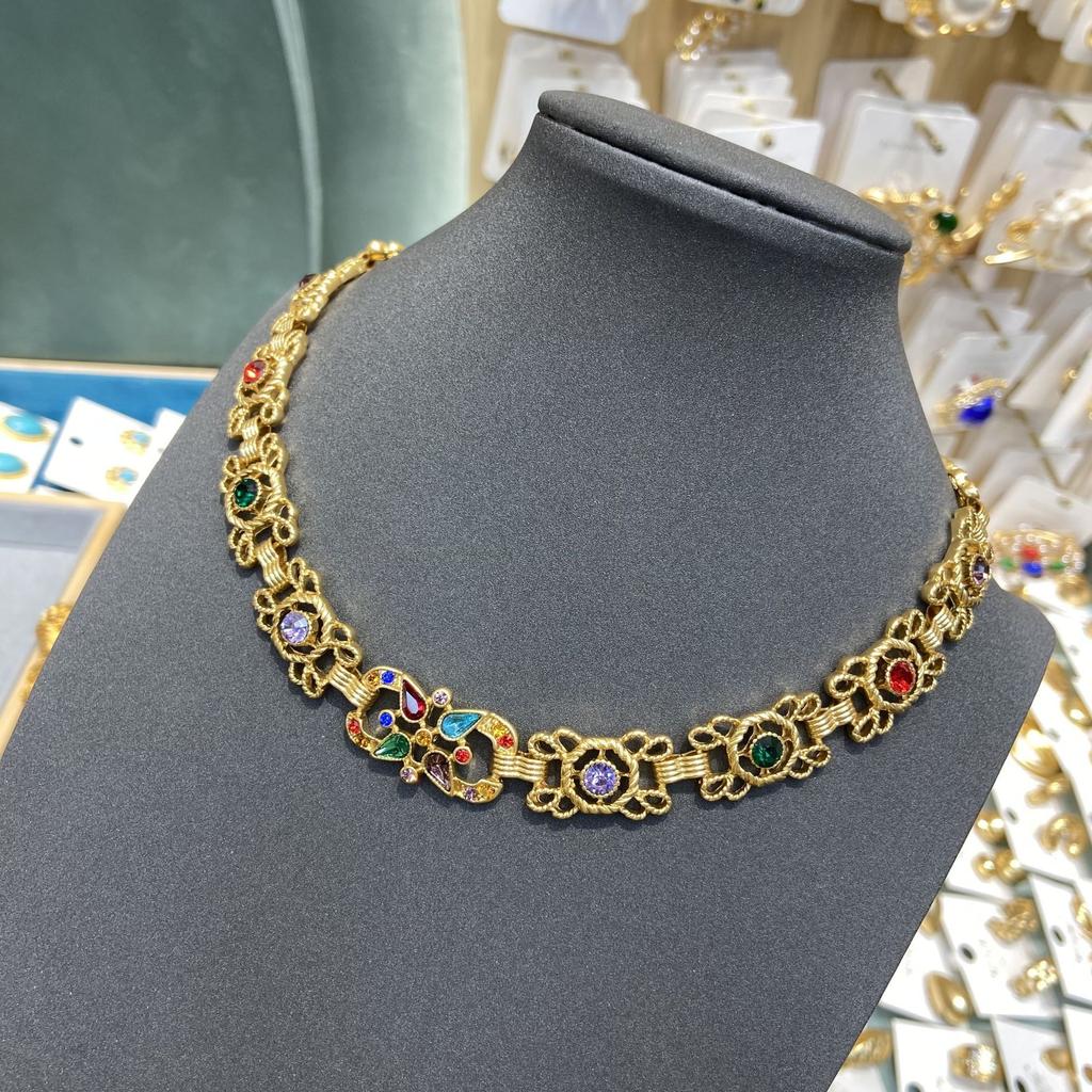 Vintag Medieval Jewelry Factory Direct Supply Fashion Ancient Gold Brass Hand-carved Colored Gemstone Necklace Fashion