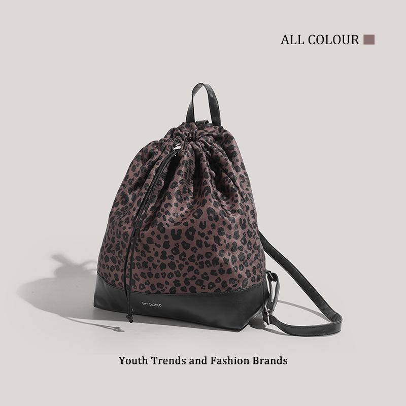 Yang Mi has the same leopard print bag, the new simple drawstring backpack, light college backpack, and the star has the same style.