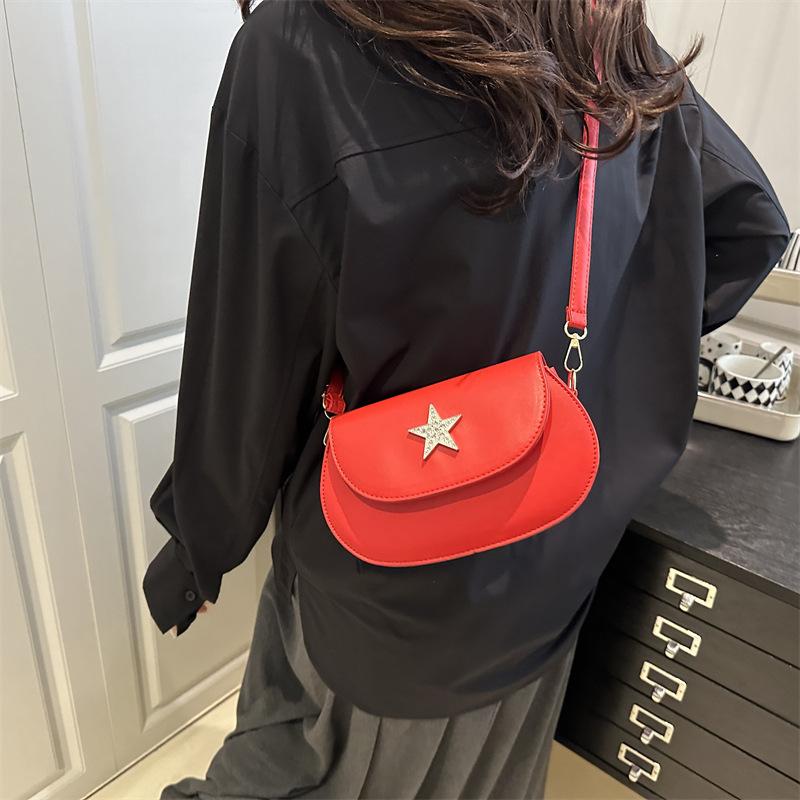 Korean version of casual fashion solid color shoulder bag women's new 2025 summer popular foreign texture niche messenger bag