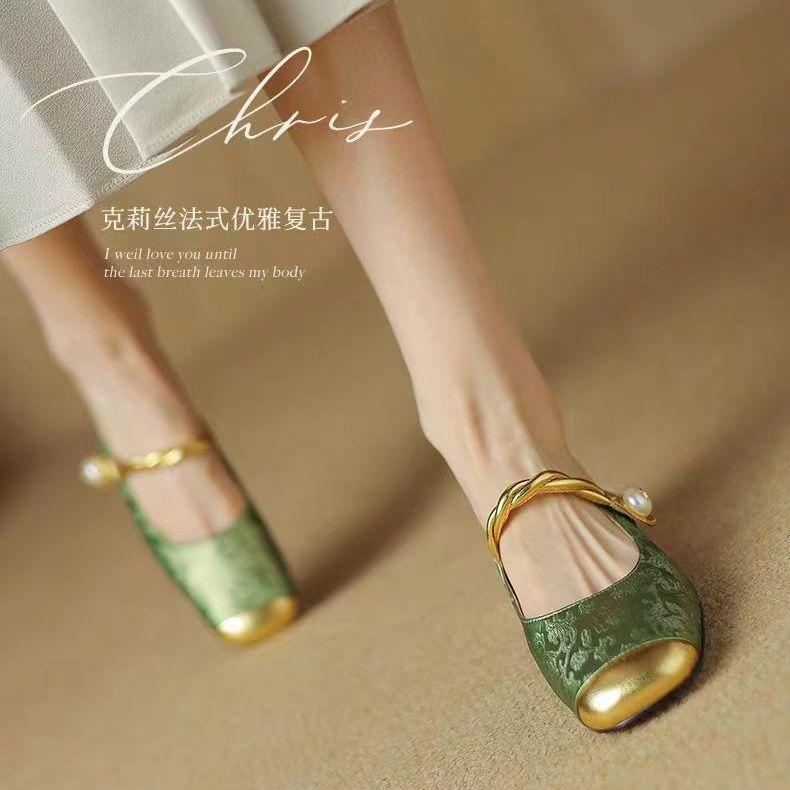 Retro embroidered bag head sandals women's 2025 summer new temperament with skirt, mid-heel half slippers, and Mueller shoes