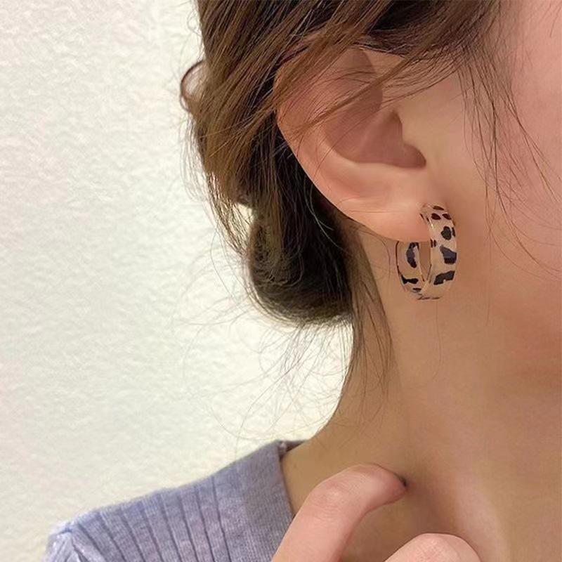 Acrylic C shaped Earrings for Women Retro Stud Earrings Jewelry Accessories