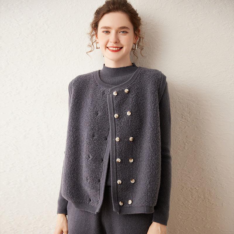 Women's Warm Cashmere Knit Vest: Autumn/Winter Embroidered Towel, Loose Batwing Sleeve, Versatile Round Neck Cardigan.