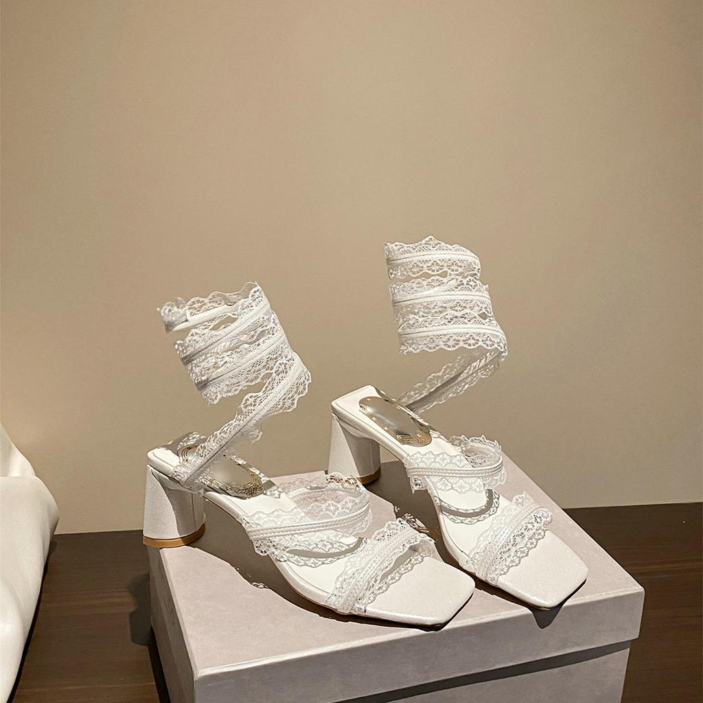 A 2025 French Retro Lace Lace-Up Open-Toe High Heel Female Summer Wear Square-Toed Thick-Heeled Sandals On The Outside