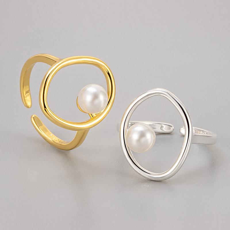 

Adjustable Pearl Ring: Unique Korean Design for Women