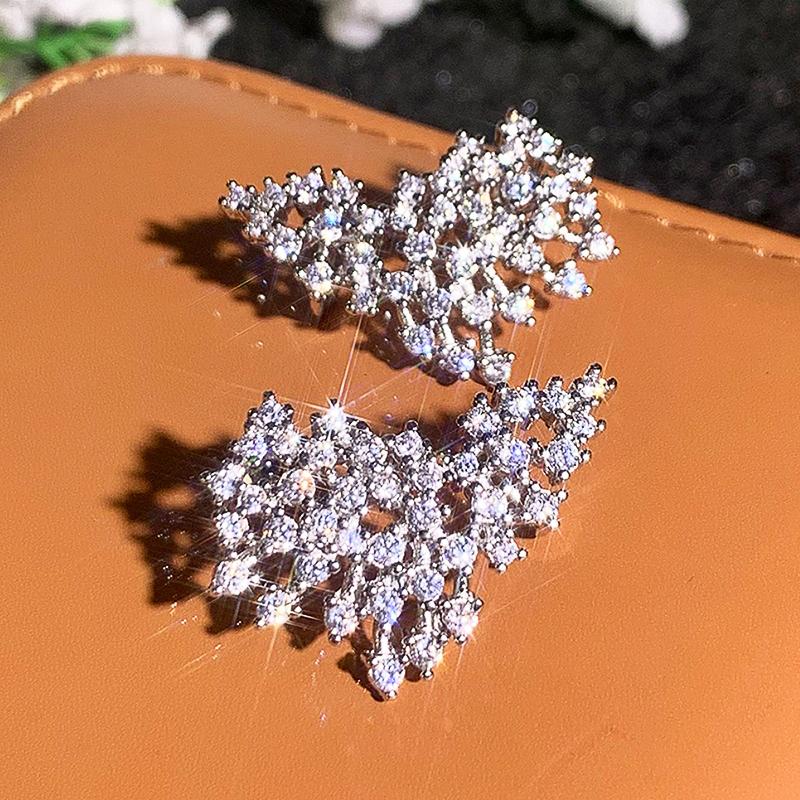 

Huitan Luxury Shining Zirconia Stud Earrings Female Fashion Silver Color Temperament Accessories Lady Wedding Ceremony