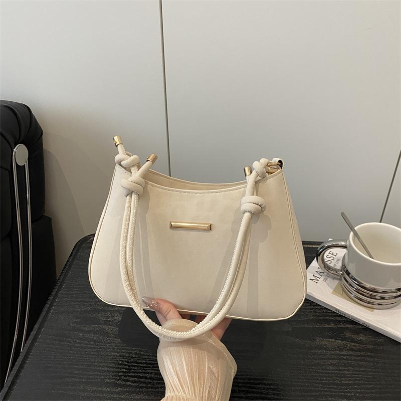 

Niche high-end sense versatile underarm bag women s new casual simple retro shoulder messenger bag білий