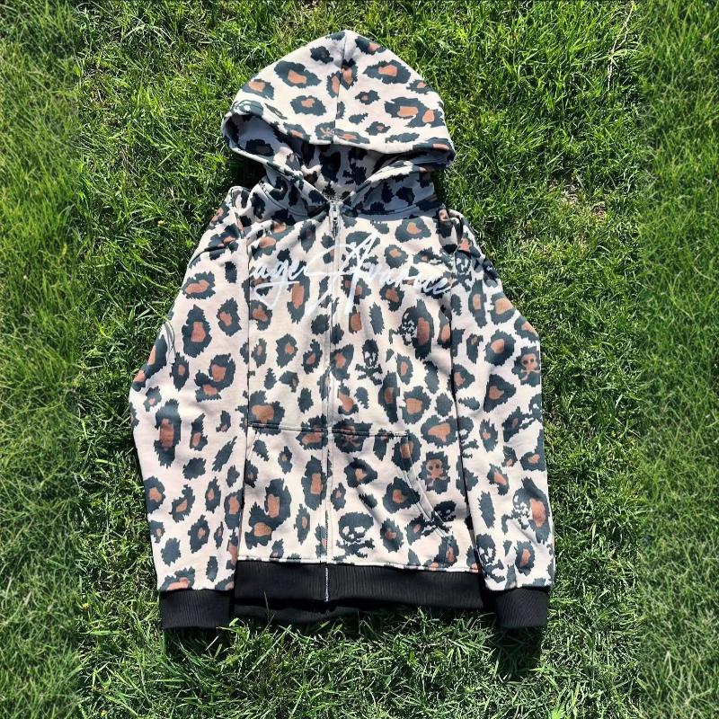 A trendy and cool street style personalized leopard print letter printed hoodie for men and women