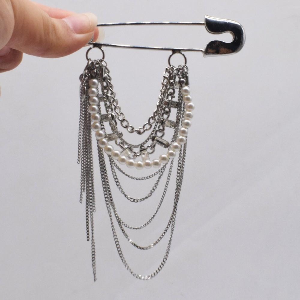 Imitation Pearl Accents Safety Pin Chain Brooch Punk Style Suit Accessory Fashion Runway Styling