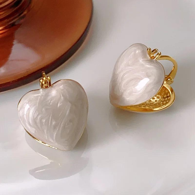 LATS 2024 New Arrival Love Heart Hoop Earrings for Women Small and Delicate Fashion Accessories Elegant Trend Zircon Party Gift