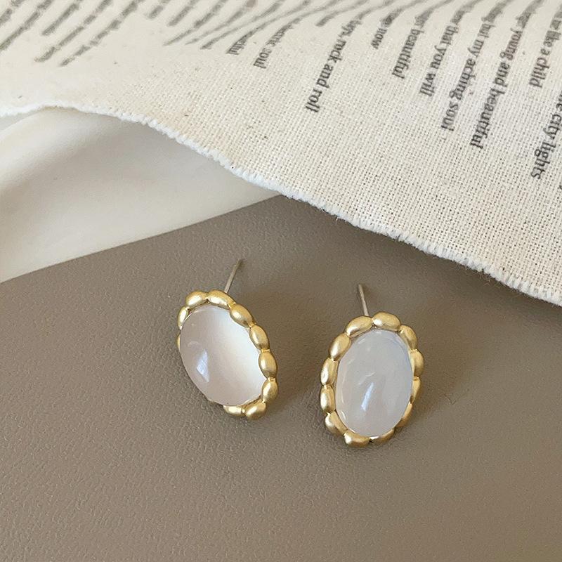 Nischen-High-End Geometrische Metall-Opal-Ohrstecker Damen Retro Elegant Mode Temperament Vielseitige Ohrringe