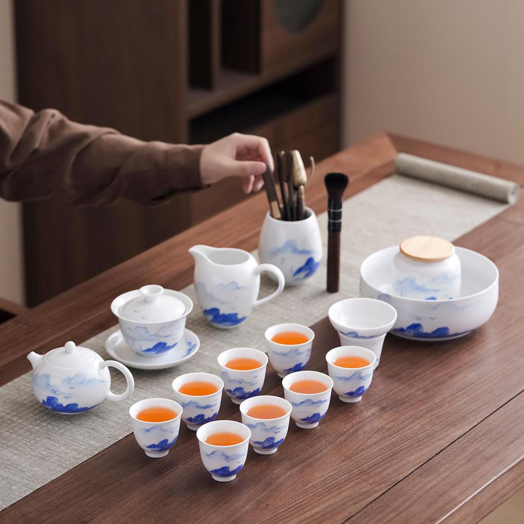 Elegant Gongfu Tea Set: Hand-Painted Ceramic Gaiwan Teapot & Teacups in Gift Box