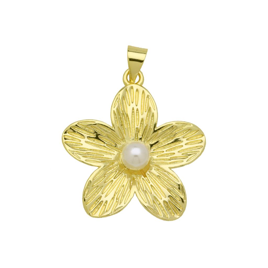 Personalized Light Luxury Copper Plated With Pearls, Heart-Shaped Love Bee Flower Necklace Pendant Accessories