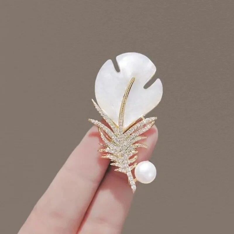 Luxury Golden Wheat Metal Brooch for Women Suit Sweater Stylish Lapel Pins Exquisite Rhinestones Jewelry Accessories Couple Gift