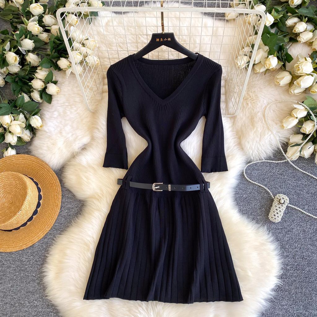 Retro commuter style V-neck knitted dress women's summer short-sleeved pleated skirt waist and thin A-shaped skirt with belt