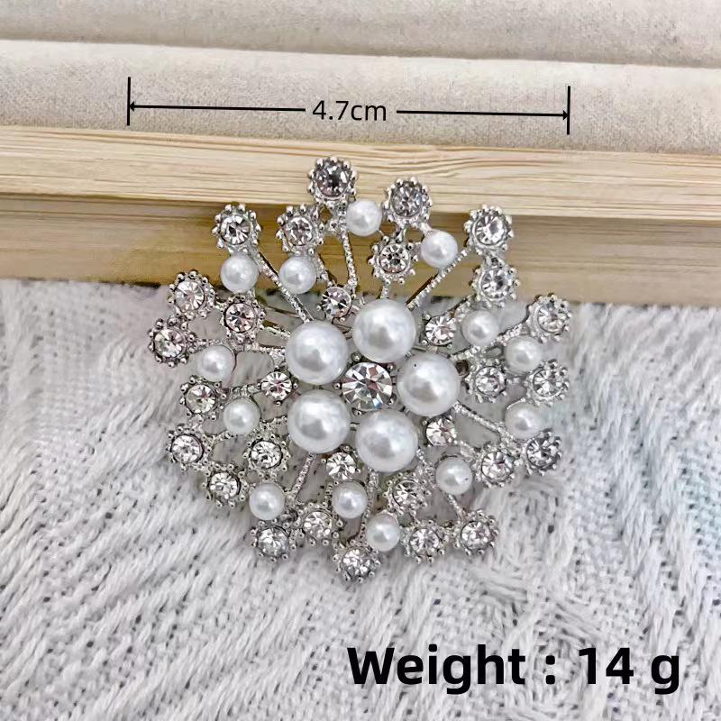European & American Rhinestone Retro Gypsophila Eight-Pointed Star Brooch for Sweaters & Scarves