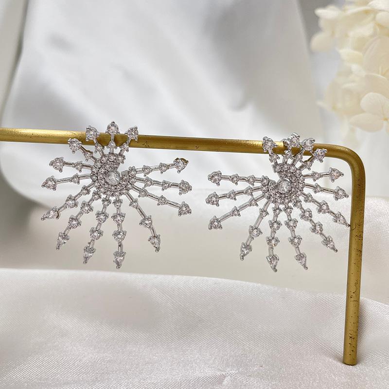SENYU Luxury Pave Zirconia Starburst High-End Earrings Elegant 18K Gold Plated Radiant Sparkling Stud Fine Jewelry for Women