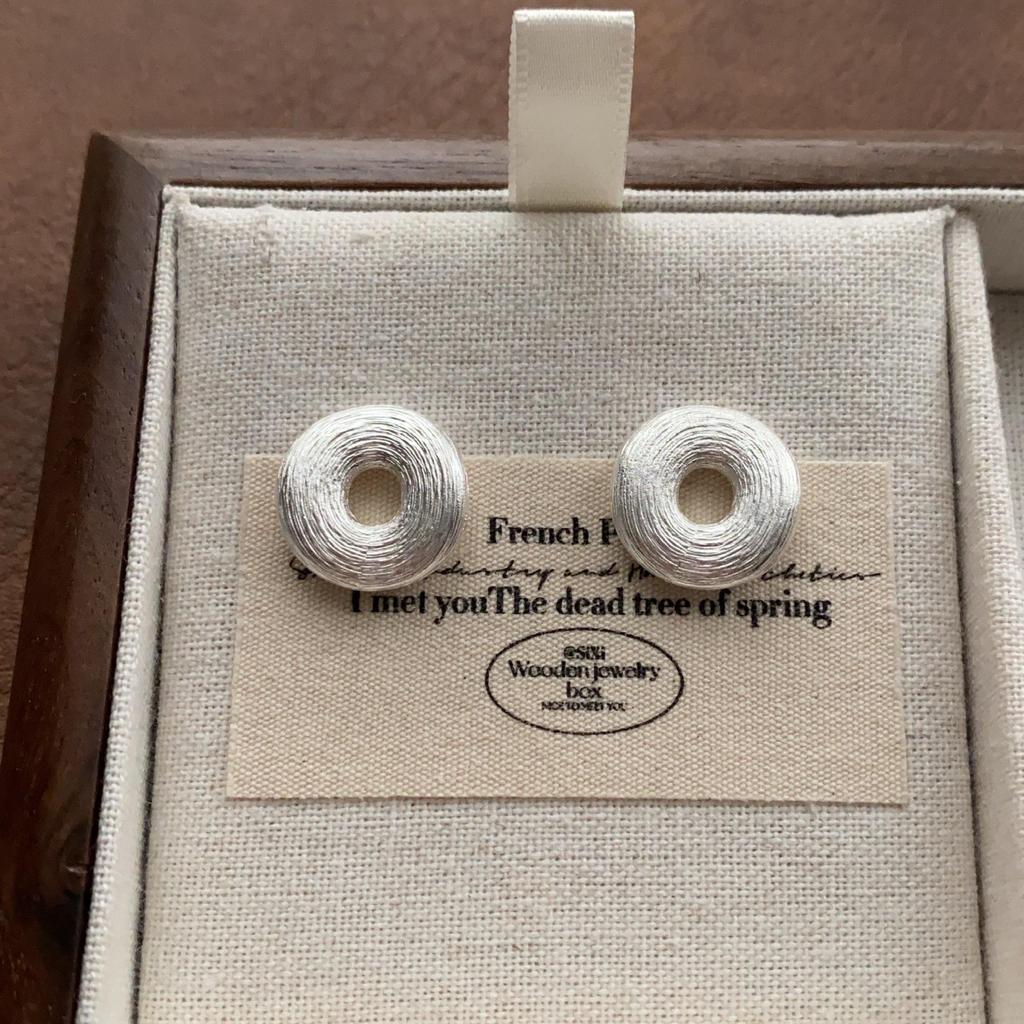 "Vintage Creamy Yellow Starfish Ear Clips: Elegant and Cute, Piercing-Free Sea Star Earrings"