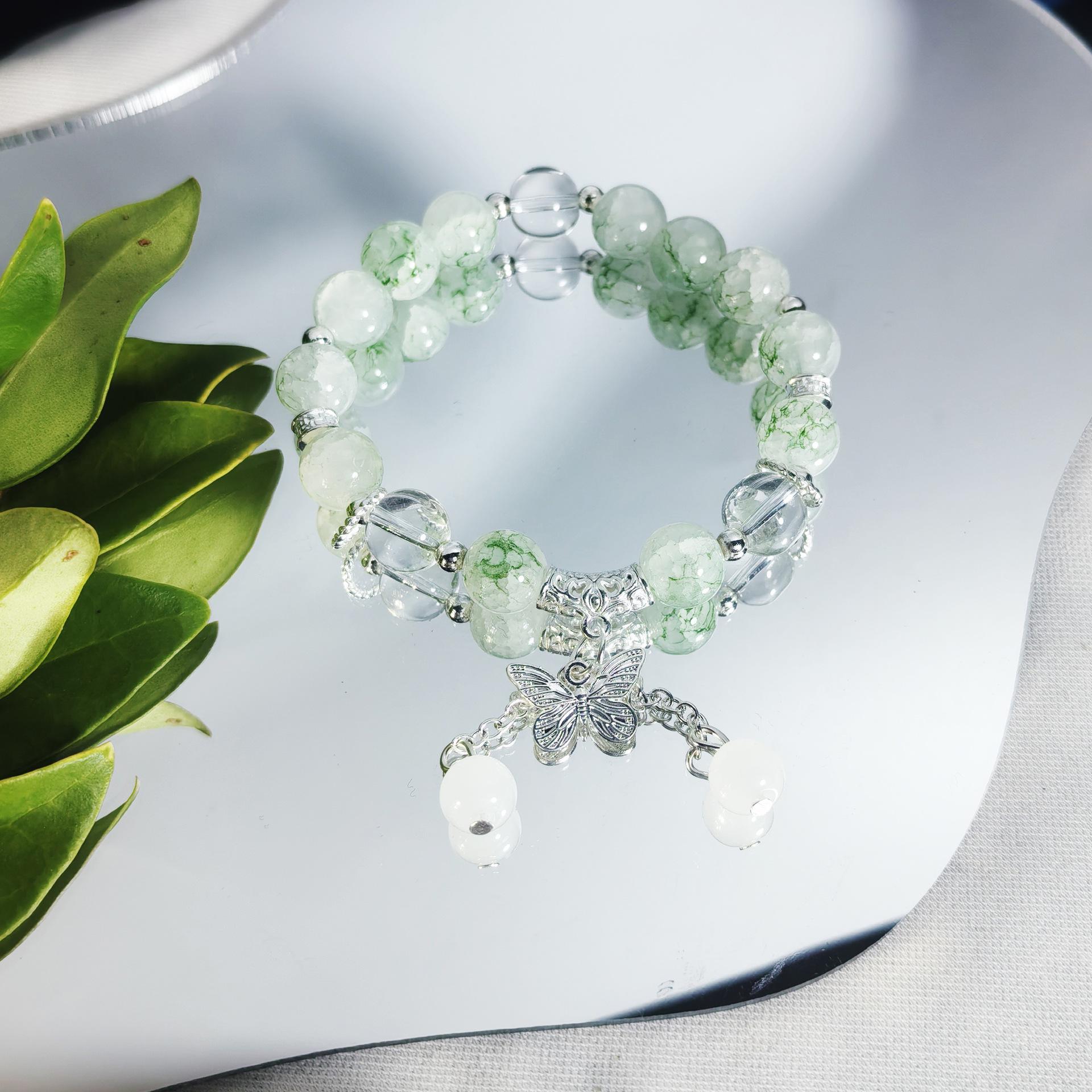 

Элегантный браслет из бисера с хрустальной бабочкой