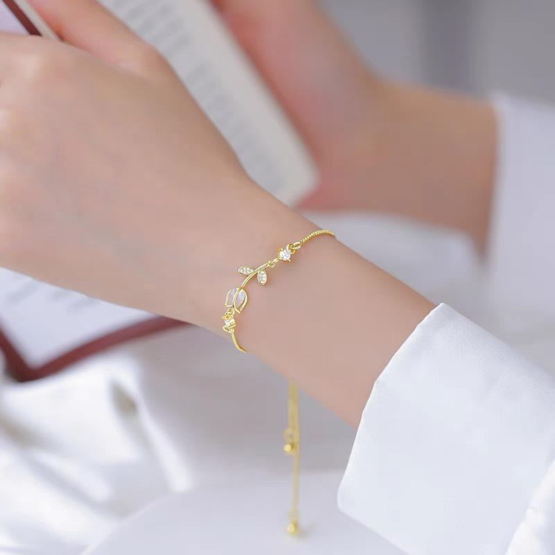 Tulpenarmband: Exquisiter Katzenaugenstein und Rosenblüten-Schmuck Geschenk für Frauen - Perfekt für den Geburtstag der besten Freundin oder Freundin.