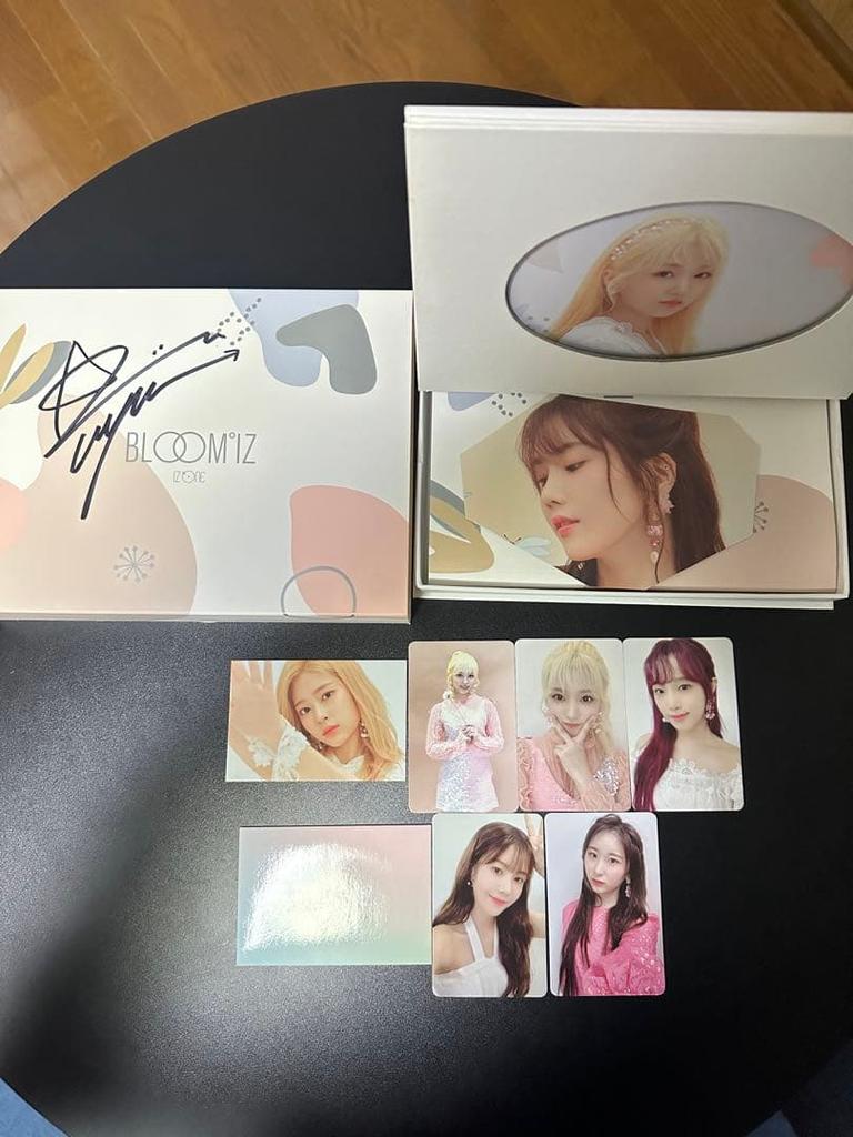 [USED] IZ*ONE BLOOM*IZ CD Signed with Photo Card